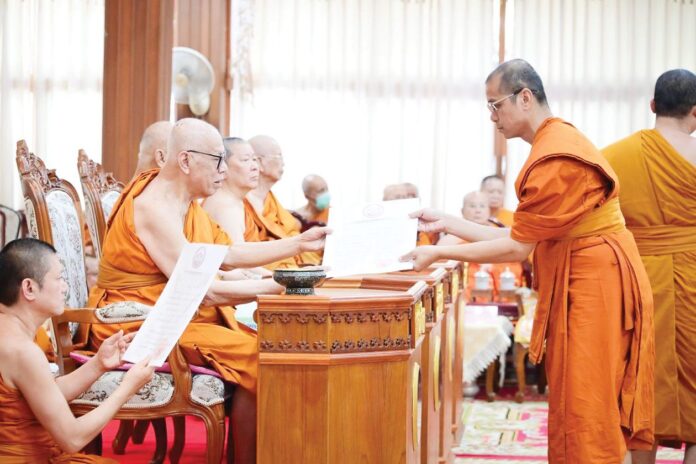 สดจากหน้าพระ