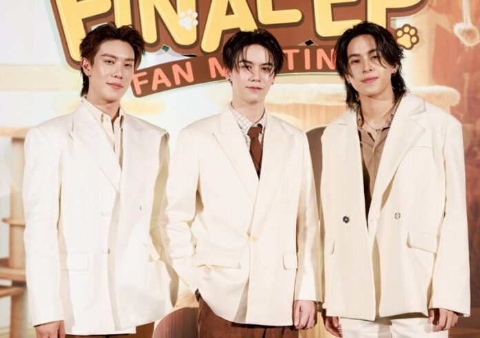 สดบันเทิง - เฟิร์ส-ข้าวตัง เติมรัก งานแฟนมีต “เปย์รักด้วยแมวเลี้ยง” 
