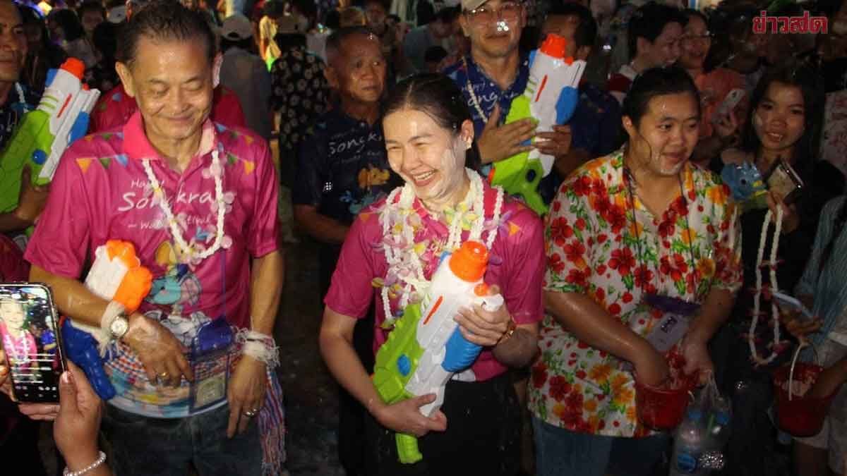 จิราพร ดันสงกรานต์ ถนนข้าวปุ้นซาว พนมไพร ต่อยอดสร้างรายได้ของดีท้องถิ่น