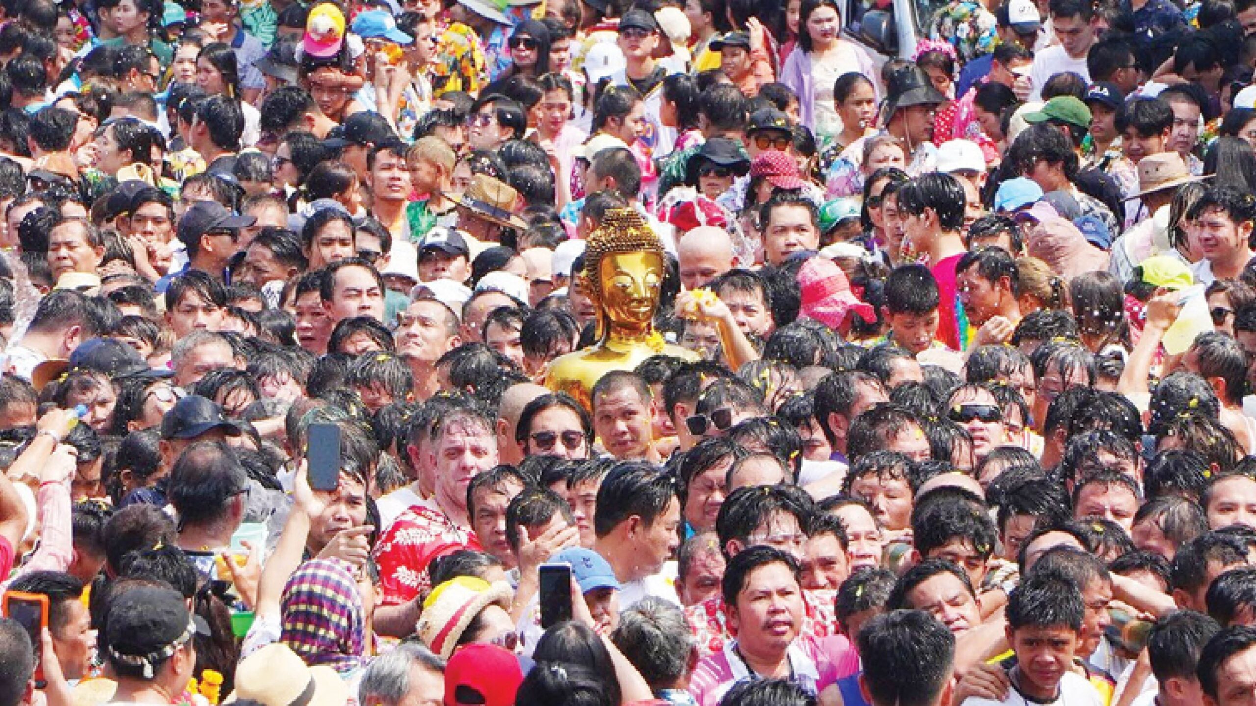 เที่ยววัดวันหยุด – กราบ‘หลวงพ่อพระใส’ สิริมงคลวันสงกรานต์