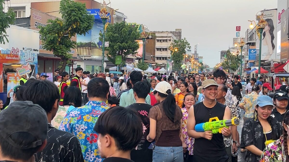 นทท.ปลื้มถนนข้าวเหนียว ปลอดภัยไร้แอลกอฮอล์-ชูเสน่ห์คนขอนแก่น วันที่ 2 ยังคึกคัก