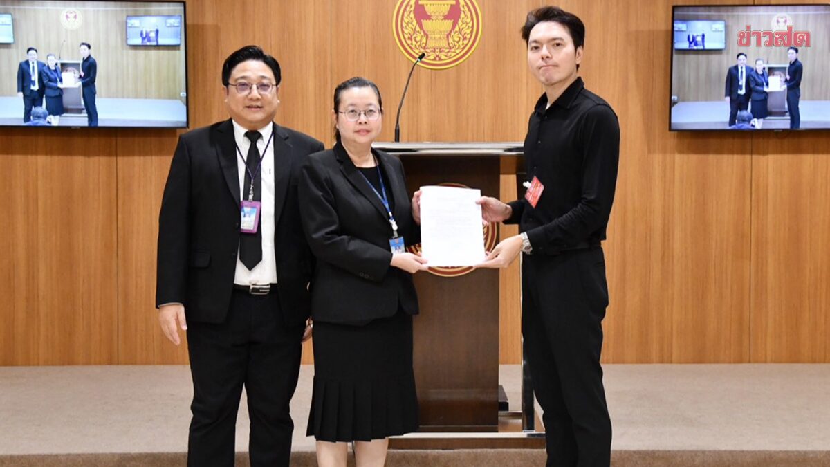 ‘ยุทธนา’ ยื่น8หมื่นชื่อ เสนอ แก้รัฐธรรมนูญ ต่อ ‘โสภณ’ เปิดทาง ปชช. ถอดถอนองค์กรอิสระ