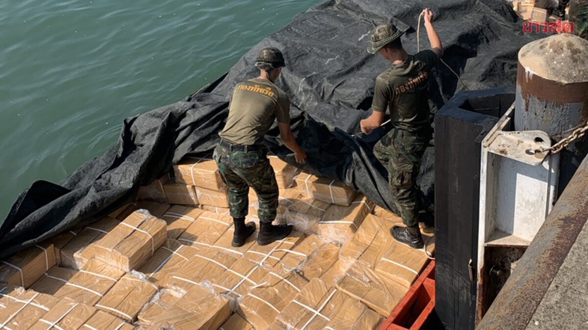 ศรชล.ตราด บุกจับ เรือเขมร 4 ลำ กลางทะเลไทย ลักลอบขนสินค้าจำเป็น ส่งขายกัมพูชา