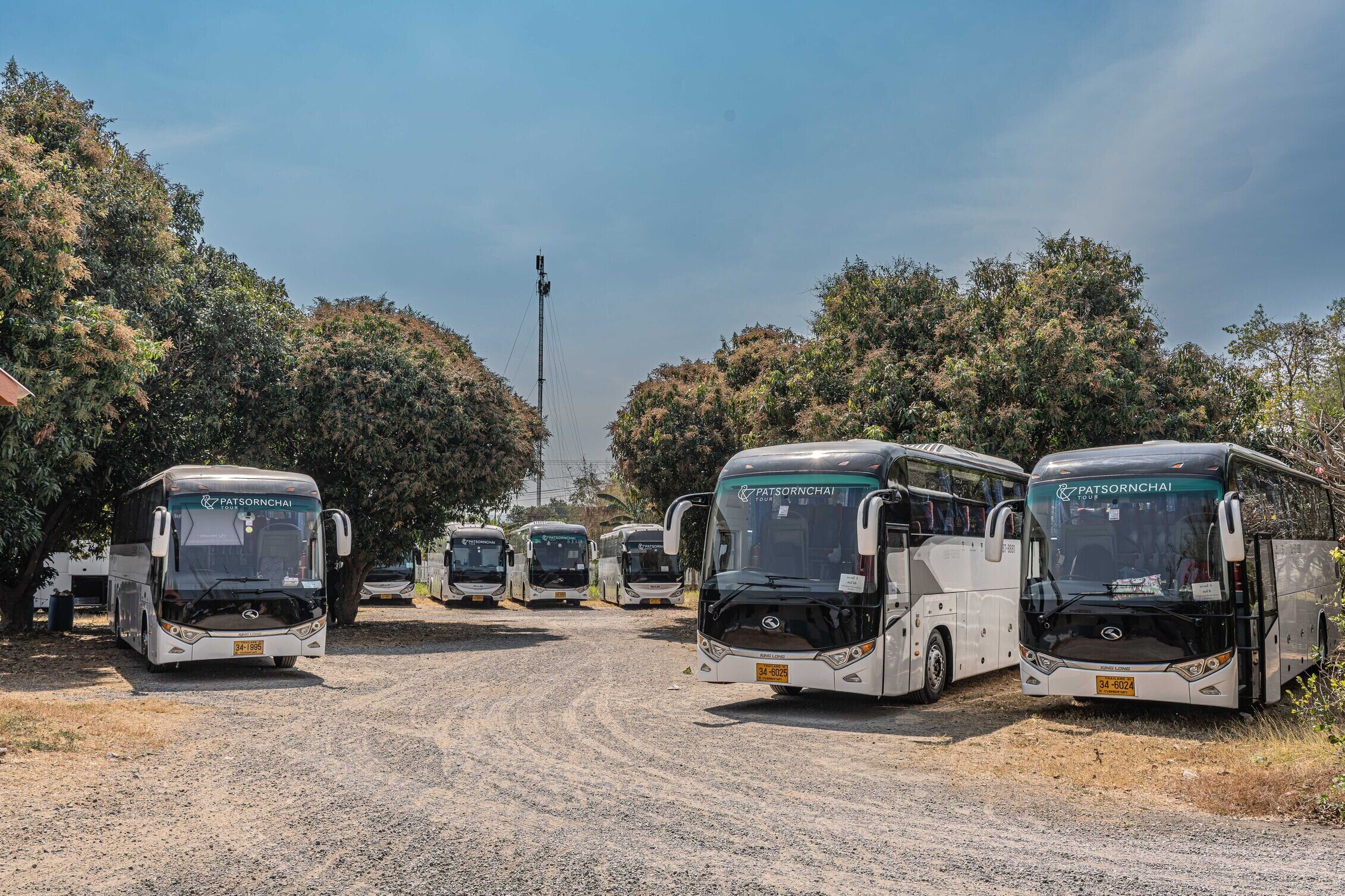 เจาะลึก รถบัส-มินิบัส-รถตู้ ของ Patsornchai Tour ที่ออกแบบมาเพื่อความปลอดภัย