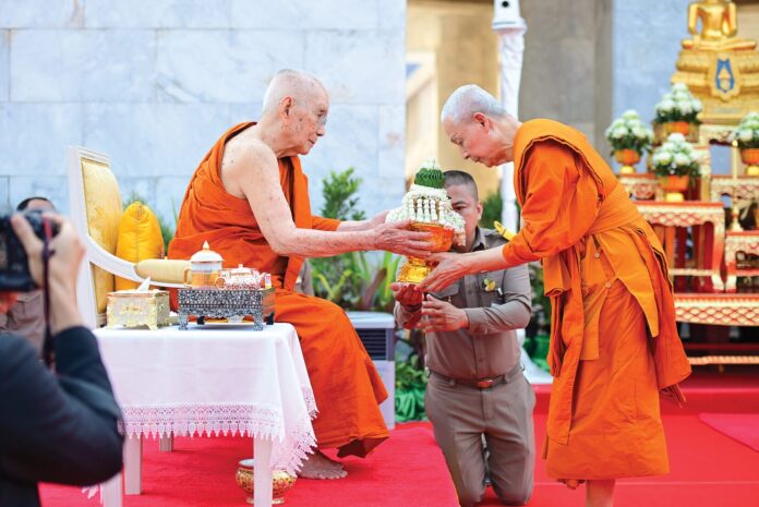 สดจากหน้าพระ