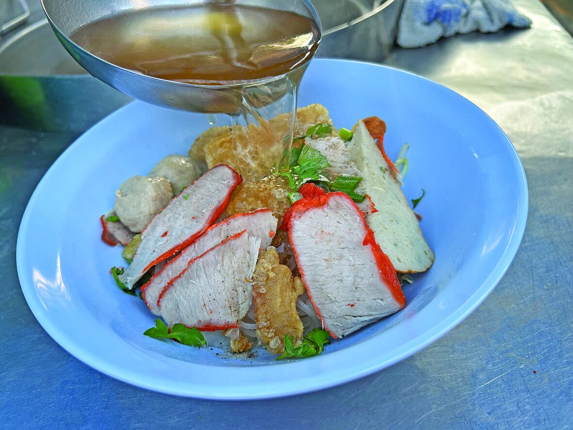 อิ่มอร่อย - ตาทุย บะหมี่เกี๊ยวหมูแดง ทีเด็ดในซอยบางนา-ตราด3