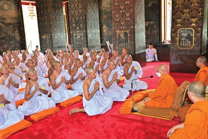 สดจากหน้าพระ