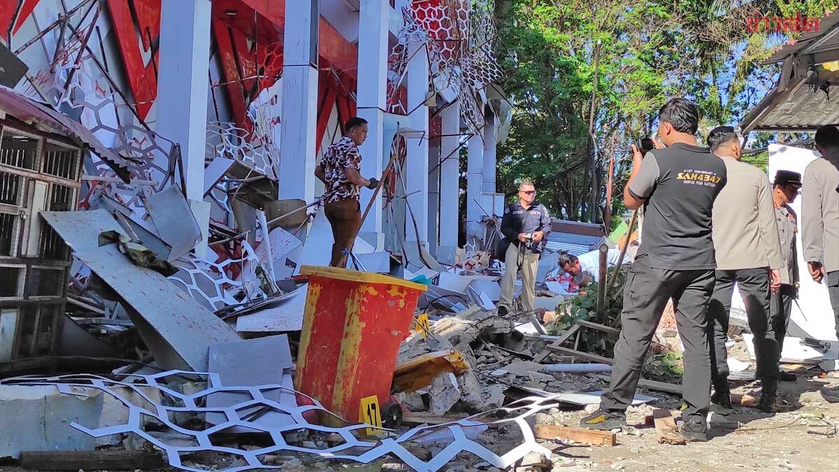 โล่งไร้สึนามิใหญ่! หลังดินไหว 7.4 นอกเกาะอินโดนีเซีย-ดับ 1 ศพถูกซากตึกพังทับ