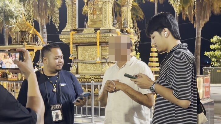 Indian man runs out in towel after 25,000 baht stolen by ladyboys in Pattaya