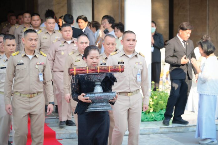 สดจากหน้าพระ