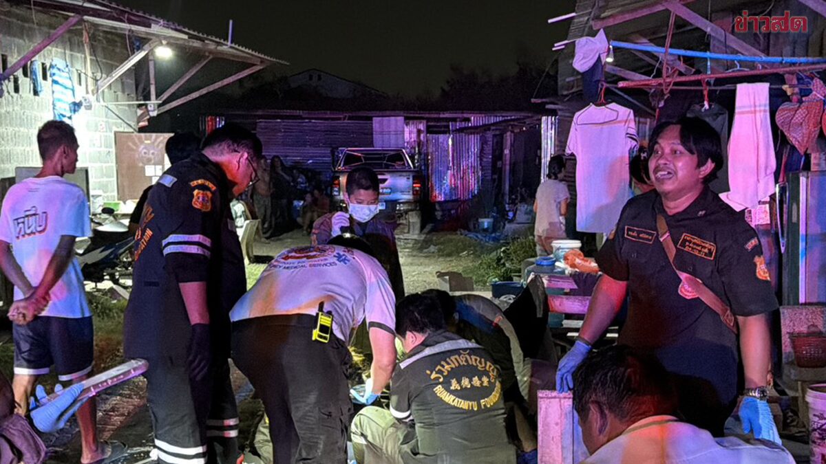 หนุ่มหึงโหด คว้าขวดปากฉลาม กระหน่ำแทงอดีตสาวคนรัก ก่อนแทงคอตัวเองซ้ำ