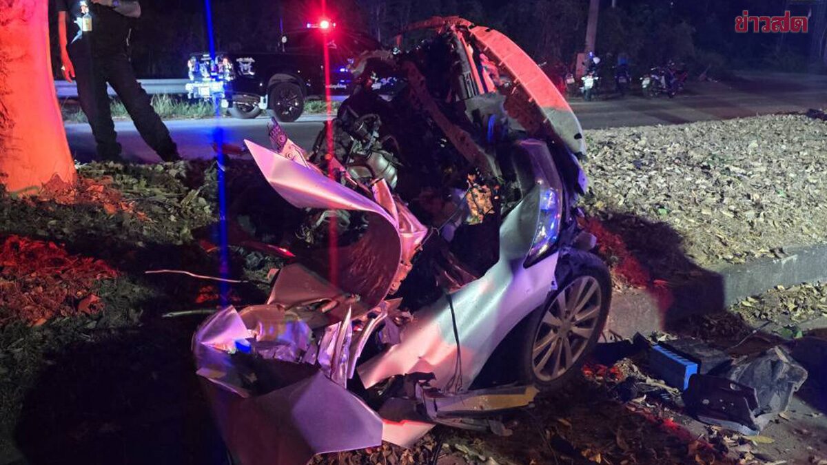 สลด นศ.วิศวะปี4 ขับซีวิคกลับหอ เสียหลักพุ่งขึ้นเกาะกลางถนนเสียชีวิต