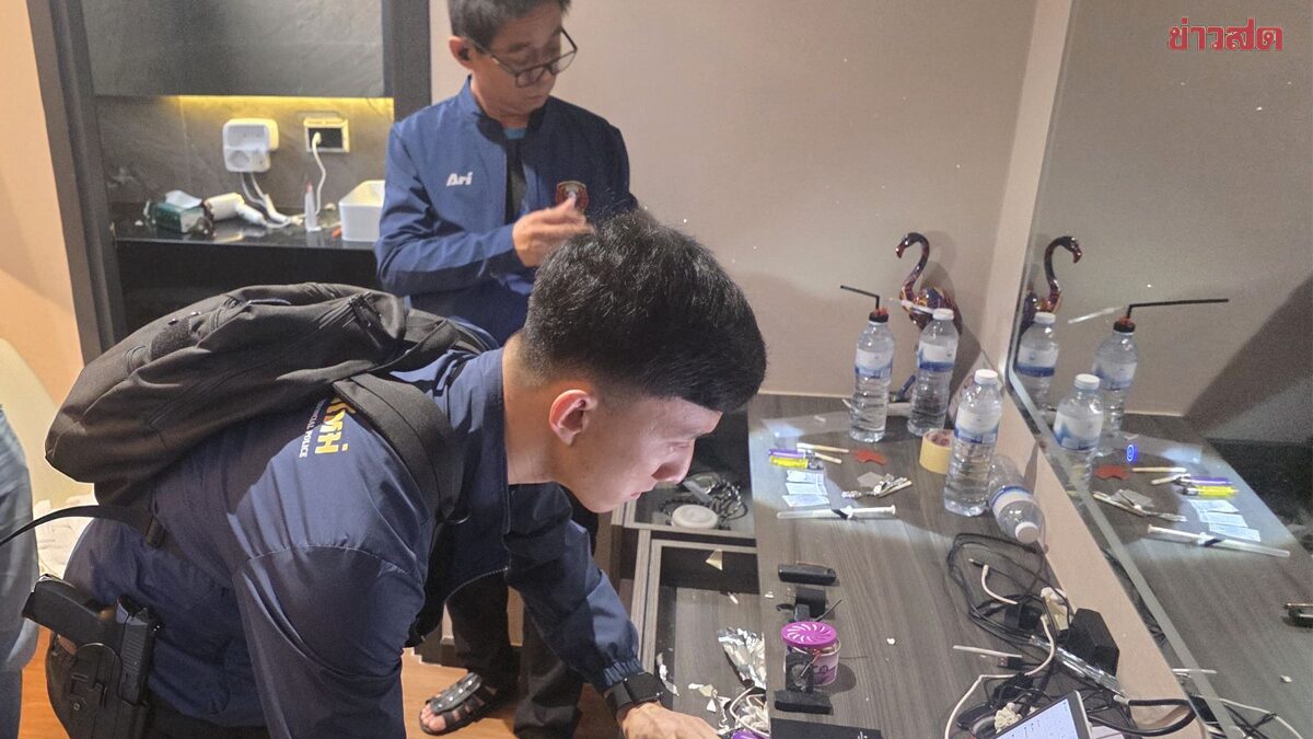 ตร.บุกคฤหาสน์หรู จับหนุ่มแสบ ติดกล้องระยะไกล แอบถ่ายในห้องน้ำหญิง พบ 4 จุด