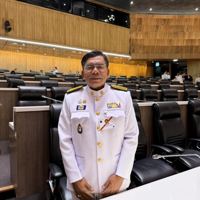 นายกมลศักดิ์ ลีวาเมาะ