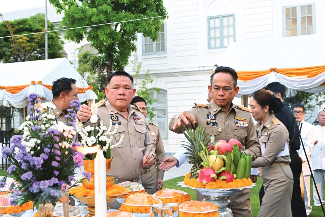 สดจากหน้าพระ