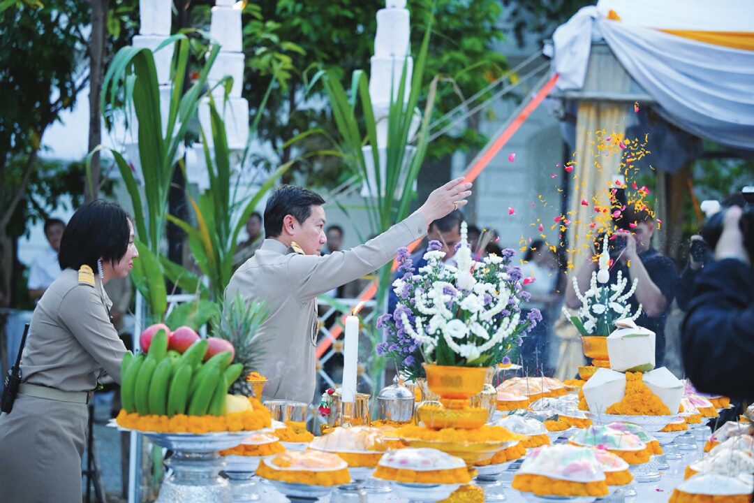 สดจากหน้าพระ
