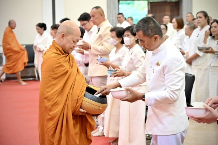 สดจากหน้าพระ