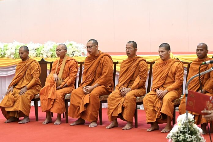 สดจากหน้าพระ