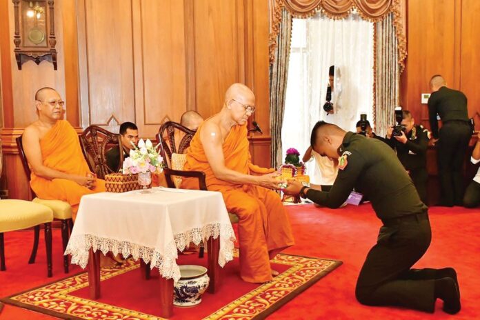 สดจากหน้าพระ