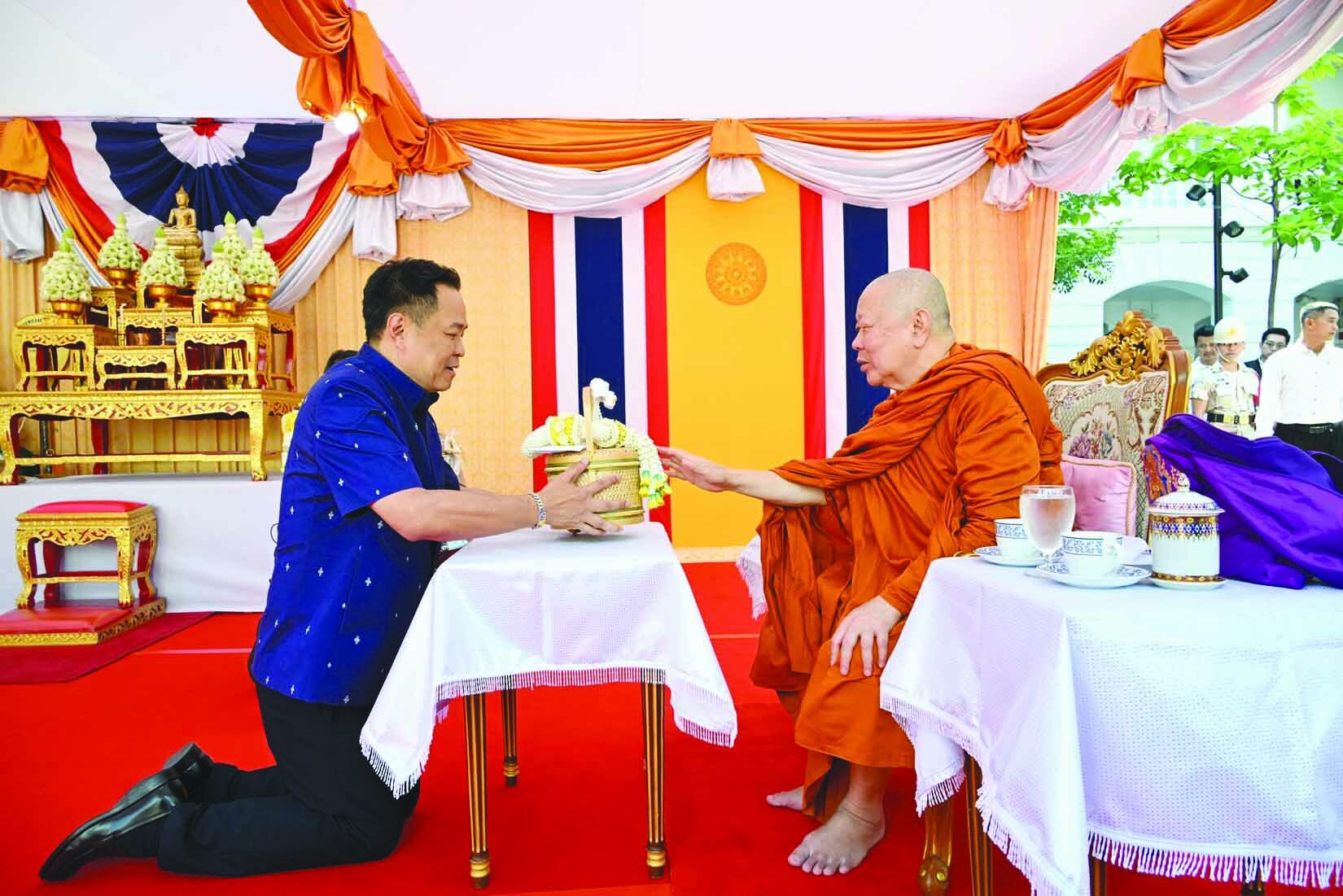 สดจากหน้าพระ 