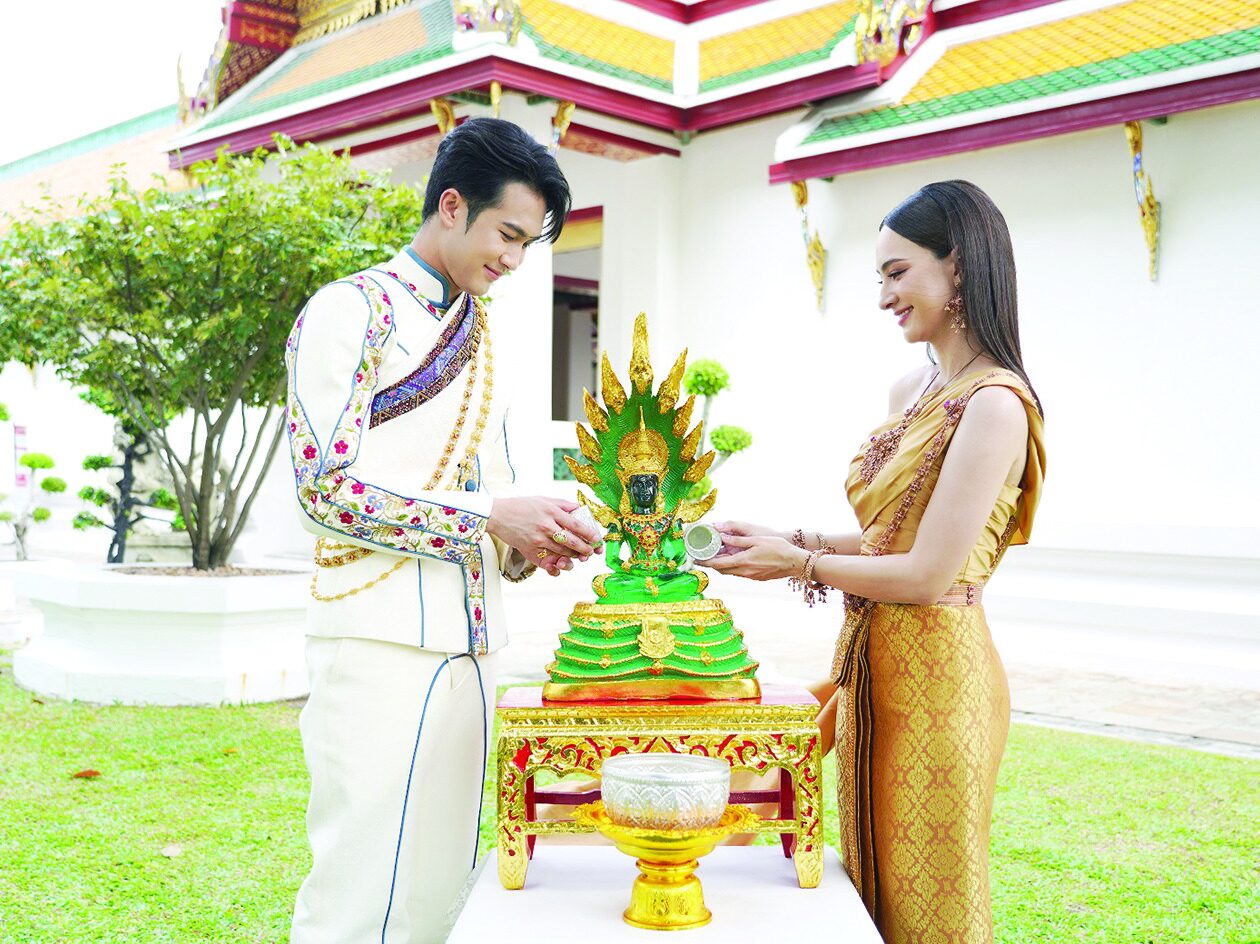 สกู๊ปบันเทิง - ‘ยูโร-ภูมิ-แอนน่า’สาดเสน่ห์ไทย ‘แต่งไทย เที่ยวได้ทุกที่’รับสงกรานต์