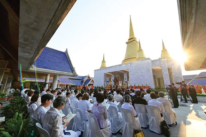 สดจากหน้าพระ