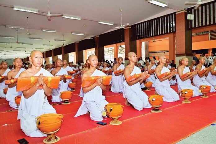 สดจากหน้าพระ