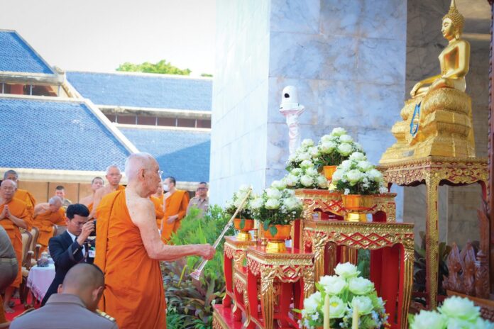 สดจากหน้าพระ