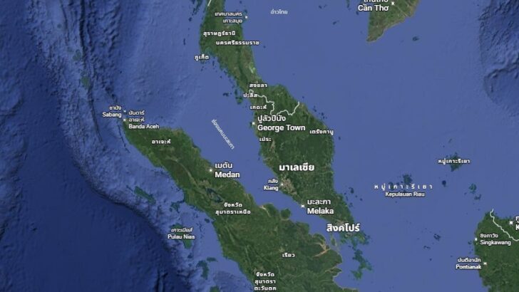 Indonesian minister considers charging ships passing through Malacca Strait