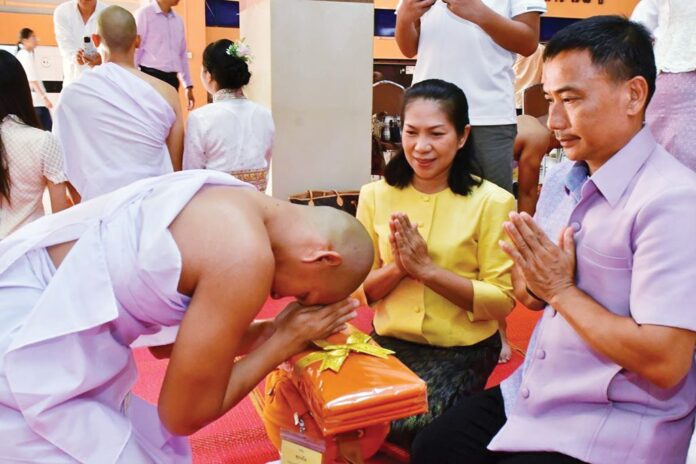 สดจากหน้าพระ