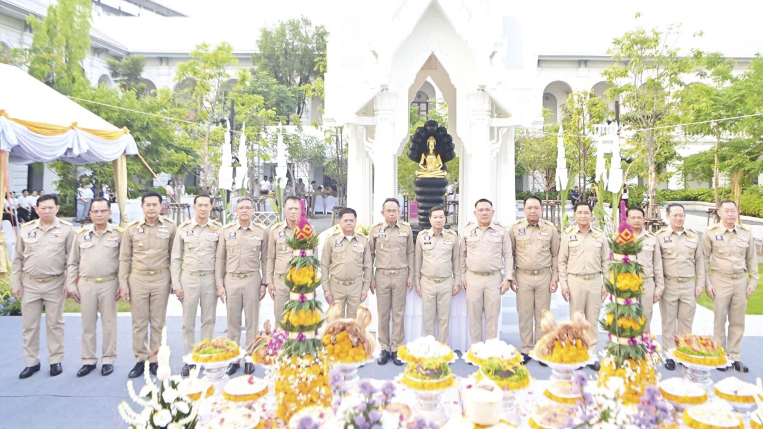 สดจากหน้าพระ – คณะผู้บริหารมท.ร่วมบวงสรวง ‘พระพุทธมหานวนาคปฏิมากร’