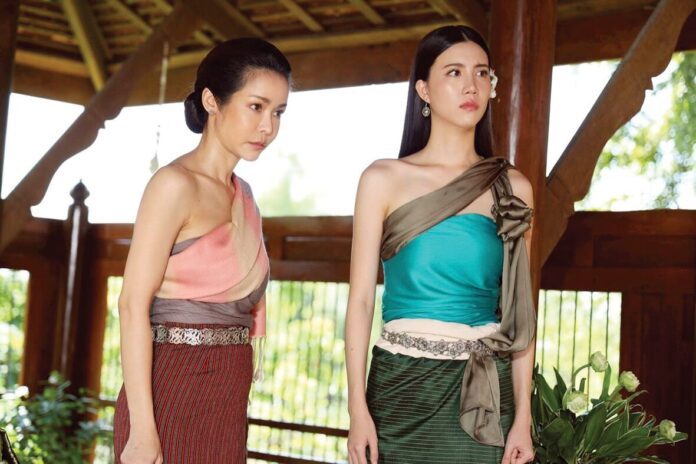เบื้องหลังมายา