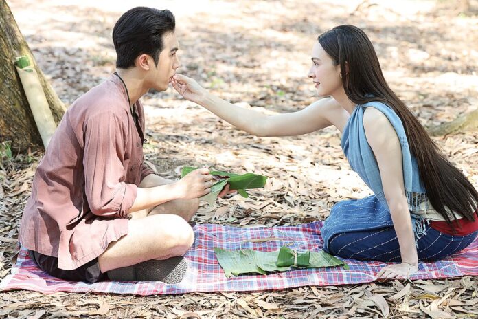 เบื้องหลังมายา