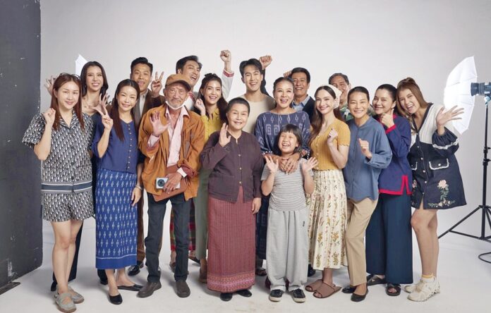 เบื้องหลังมายา