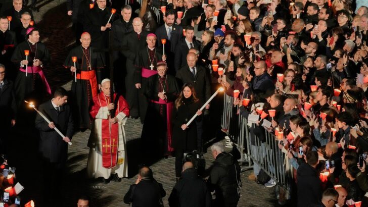 Pope Leo XIV carries cross for full Good Friday procession, the first pontiff to do so in decades