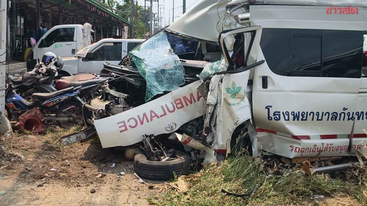 พยาบาล-ผู้ป่วยเจ็บ4 รถพยาบาลหลับในชนเสาไฟ คนขับเผยพักผ่อนน้อยเข้าเวร 2 วันติด