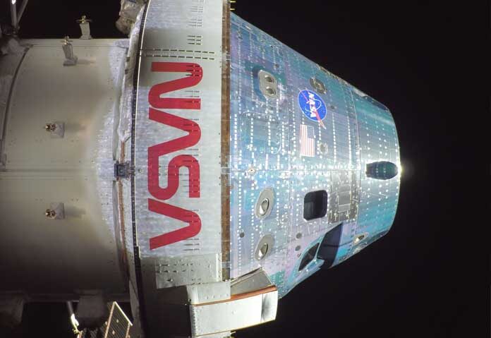 ภาพถ่ายนี้จาก NASA แสดงให้เห็นภายนอกของยานอวกาศ Orion Integrity ระหว่างภารกิจ Artemis II ขณะเดินทางไปยังดวงจันทร์ เมื่อวันศุกร์ที่ 3 เมษายน 2569