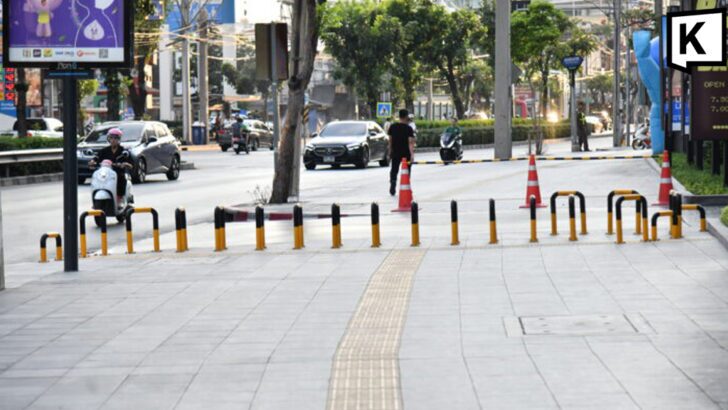 Bangkok installs barriers to stop motorbikes on pavements