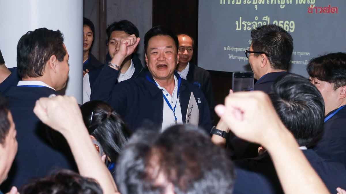 Anuthon in High Spirits, Performs Dance Moves to 'Talk Then Do' Before Palang Pracharath Annual General Meeting