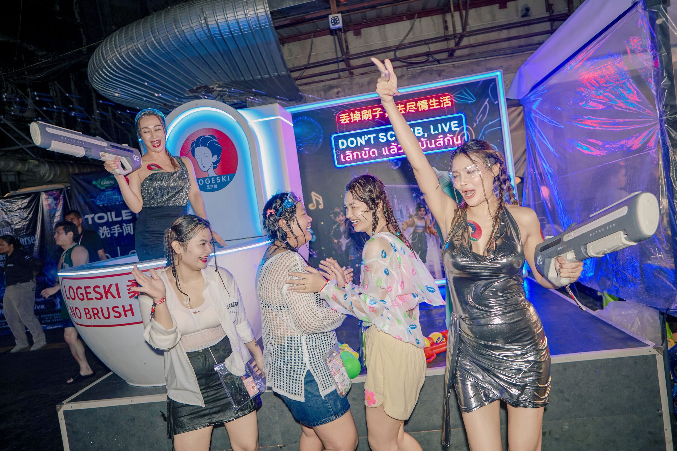 Logeski ส่ง“ห้องน้ำยักษ์”บุกงานสงกรานต์กลางกรุง เปลี่ยนงานบ้านให้เป็นเรื่องง่าย