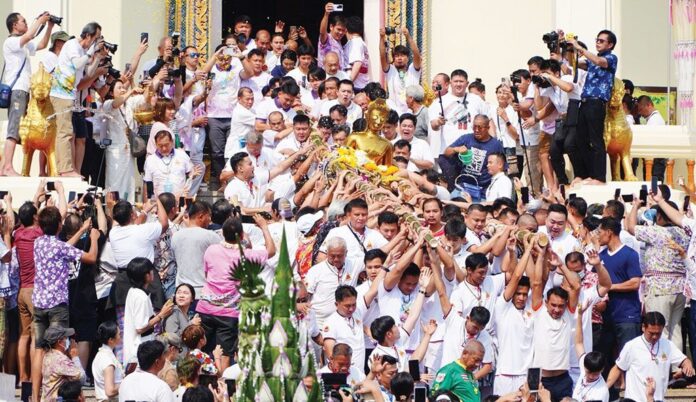 เที่ยววัดวันหยุด