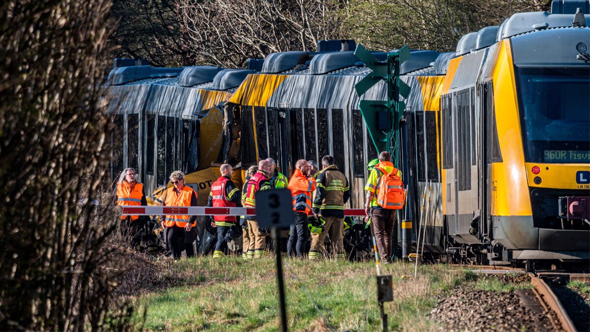ม้าเหล็กเดนมาร์กประสานงา กู้ภัยระดมช่วยผู้โดยสารเจ็บระนาว