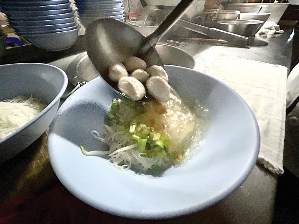 หลาก&หลายอิ่มอร่อย - ก๋วยเตี๋ยวลูกชิ้นหมูนินจา ระดับตำนานย่านทรงวาด