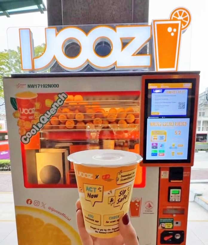 บริษัท iJooz ซึ่งเป็นเจ้าของเครื่องจำหน่ายสินค้าอัตโนมัติ กล่าวว่าได้เปลี่ยนหลอดทั้งหมด 500 อันในเครื่องจ่ายหลอดแล้ว หลังจากเหตุการณ์ที่ถูกกล่าวหา หากถูกตัดสินว่ามีความผิดทั้งสองข้อหา แม็กซิมิเลียนอาจต้องโทษจำคุกสูงสุดมากกว่าสองปีและปรับเป็นเงินหลายพันดอลลาร์ เหตุการณ์ที่ถูกกล่าวหาเกิดขึ้นเมื่อวันที่ 12 มีนาคม ที่ศูนย์การค้าแห่งหนึ่งในสิงคโปร์