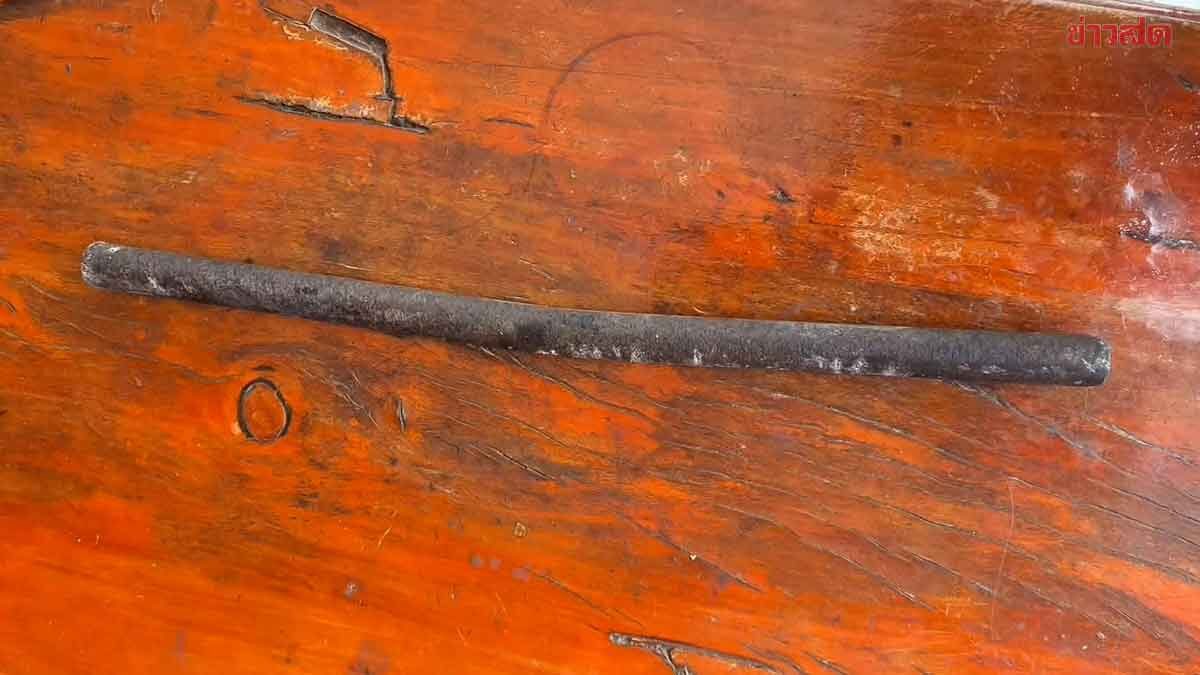 หนุ่มโอดถูกขว้างท่อนเหล็กใส่ ขณะขี่ จยย. บาดเจ็บเย็บ 11 เข็ม คาดไม่พอใจท่อรถเสียงดัง