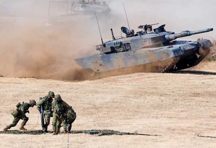 ภาพถ่ายจากแฟ้มภาพ: รถถัง Type 10 ปฏิบัติการระหว่างการฝึกซ้อมทางทหารประจำปีเนื่องในวันปีใหม่ของกองพลทหารราบป้องกันตนเองภาคพื้นดินที่ 1 ของญี่ปุ่น ณ สนามฝึกซ้อมนาราชิโนะ ในเมืองฟุนาบาชิ ทางตะวันออกของโตเกียว ประเทศญี่ปุ่น เมื่อวันที่ 11 มกราคม 2026