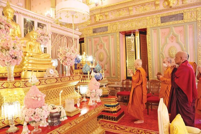 สดจากหน้าพระ