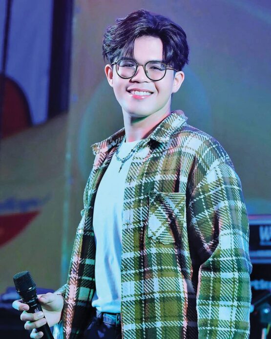 จับกระแสลูกทุ่ง