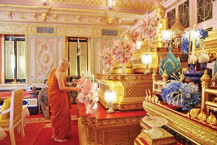 สดจากหน้าพระ