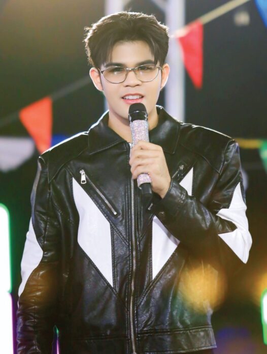 จับกระแสลูกทุ่ง